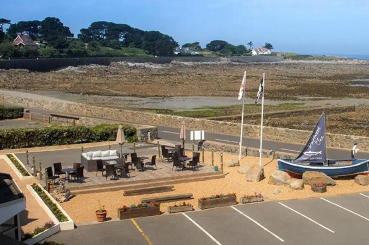 Driftwood Inn Saint Saviour Exterior photo